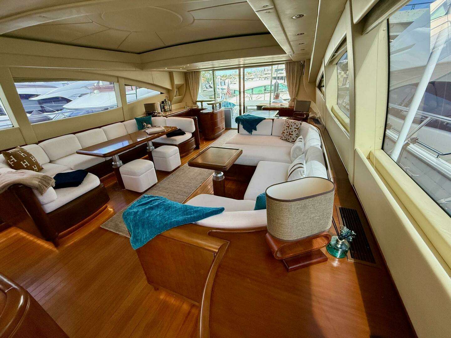 2005 Mangusta 92 - Image 6