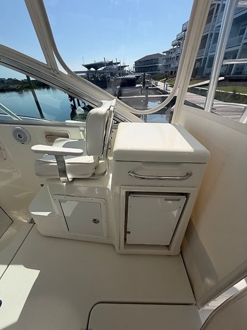 2005 Rampage 33 Express - Image 18