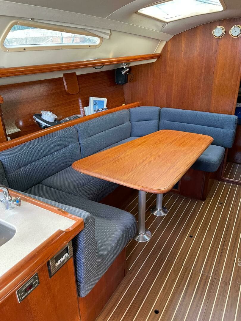 2006 Hunter 33 - Image 14