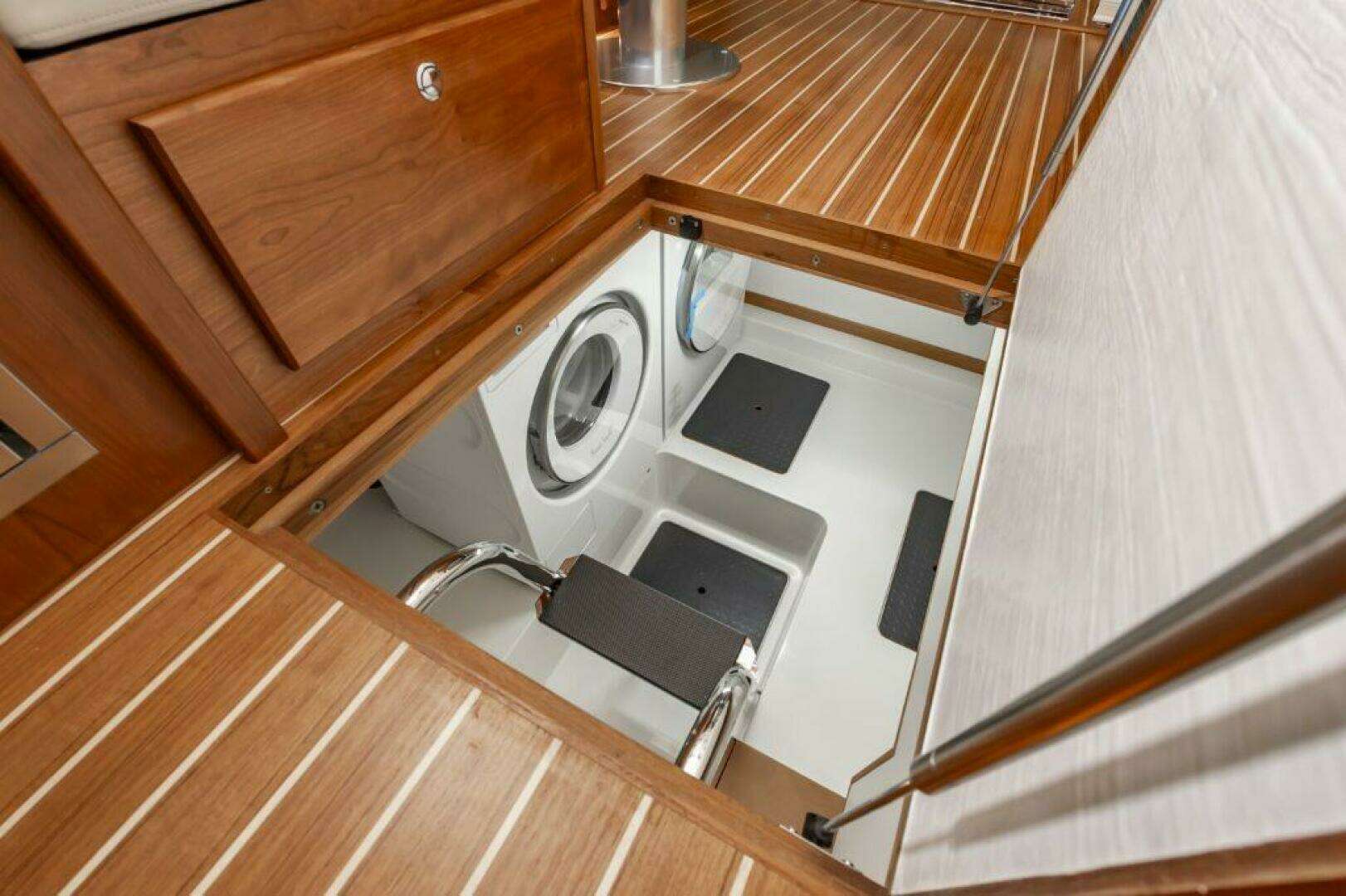 2026 Sabre 43 Salon Express - Image 45