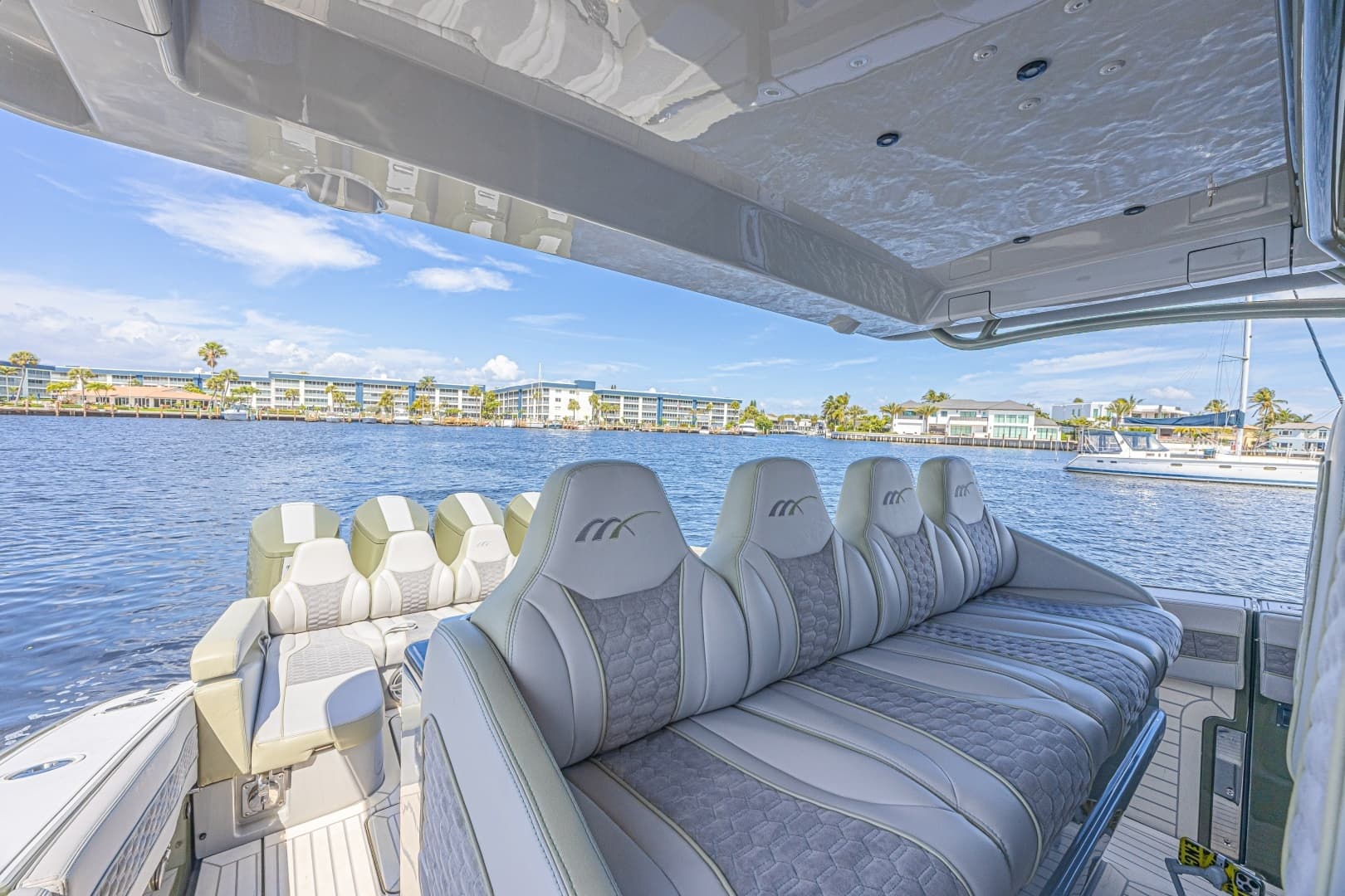 2025 Midnight Express 52 Vitesse - Image 26