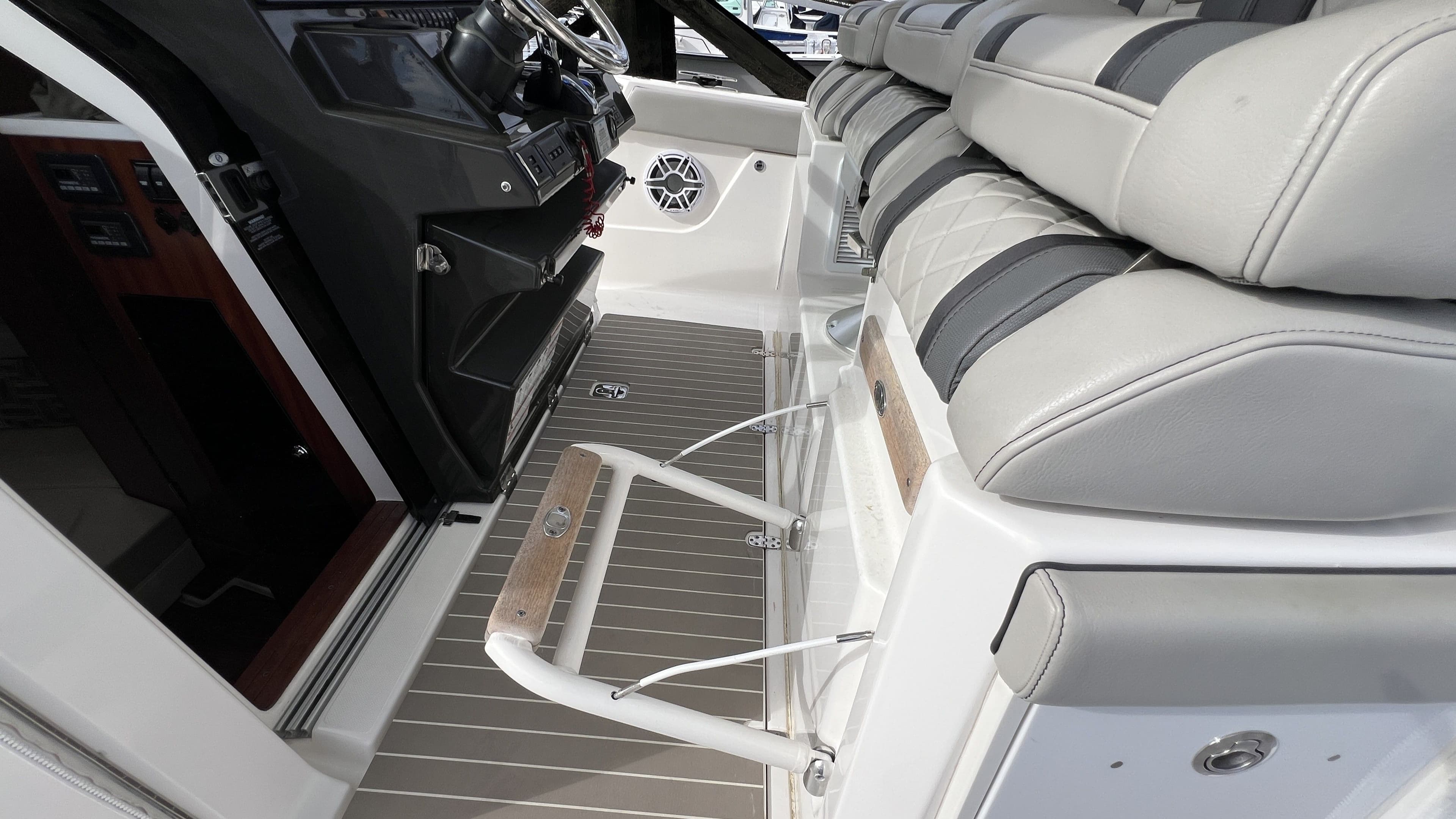 2023 Pursuit S378 - 84