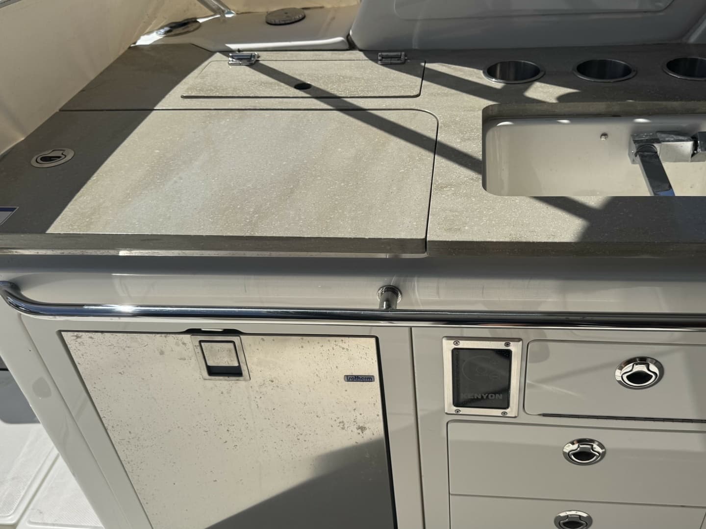 2024 Boston Whaler 380 Realm - Image 8