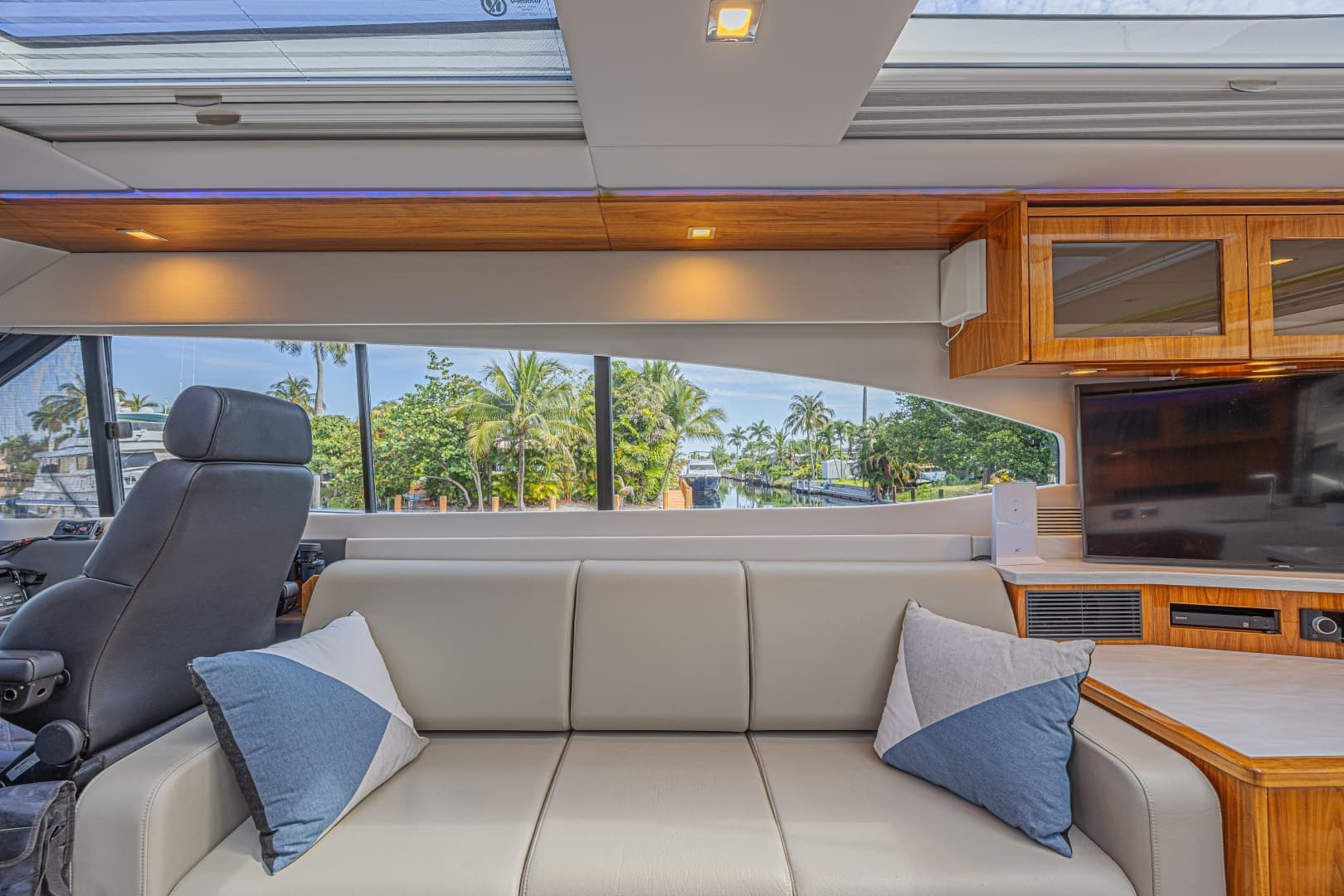 2021 Riviera 6000 Motor Yacht - Image 36