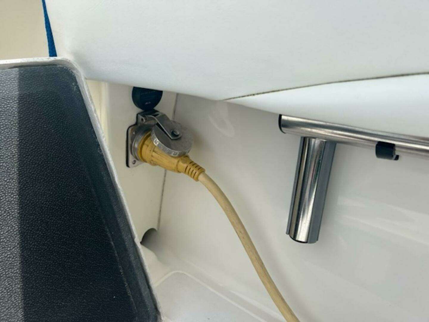 2008 Spectre 34 Center Console - Image 36