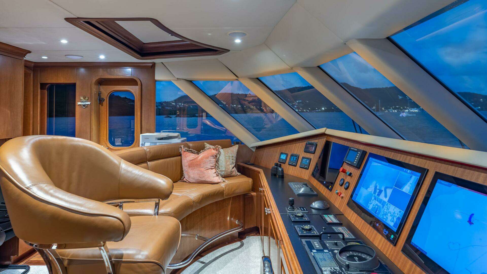 2001 Trinity Yachts Tri-Deck MY - Image 18