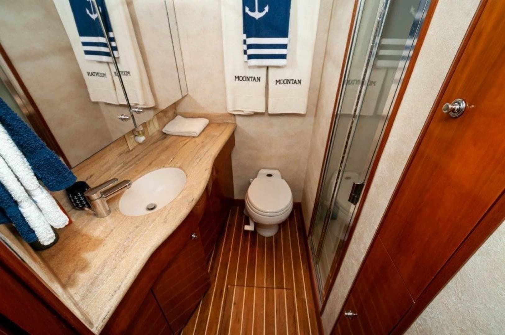2002 Hatteras 65 Enclosed Bridge - Image 12