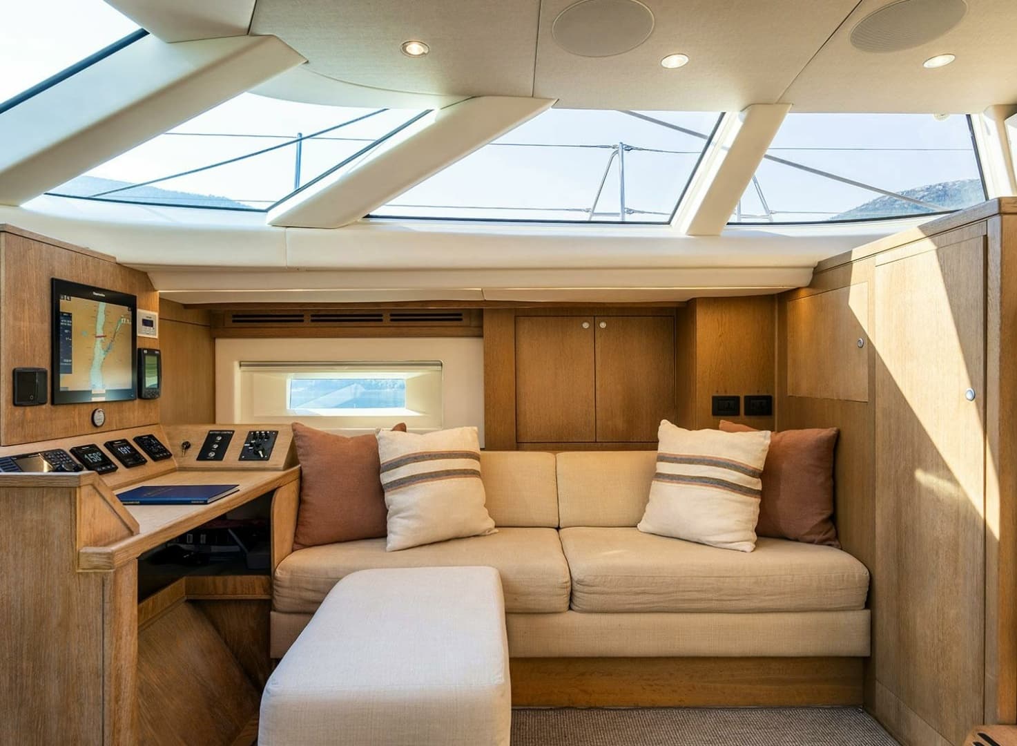 2014 Oyster Yachts Oyster 825 - Image 26