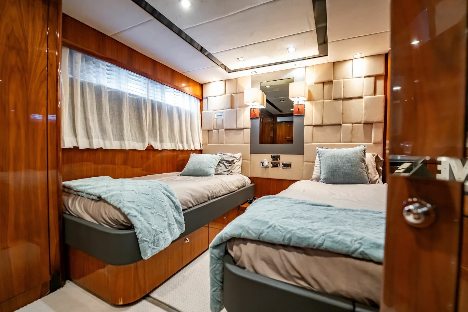 2010 Sunseeker 34 Metre Yacht - Image 71