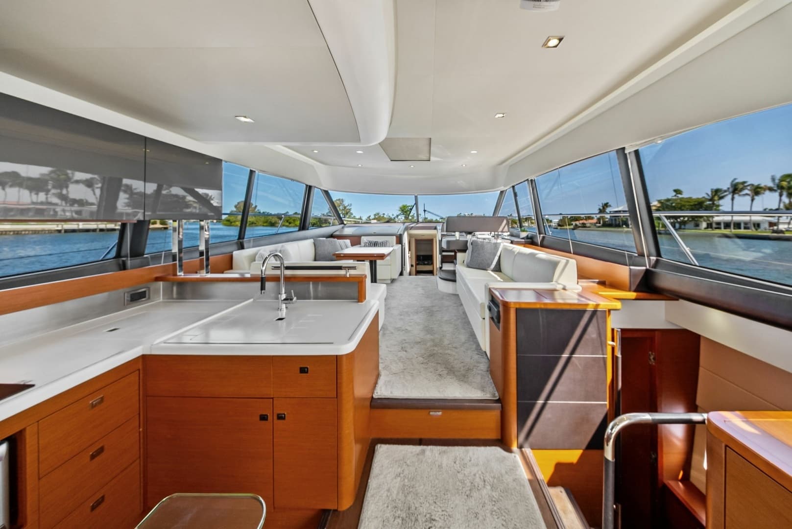 2015 Prestige 550 - Image 24