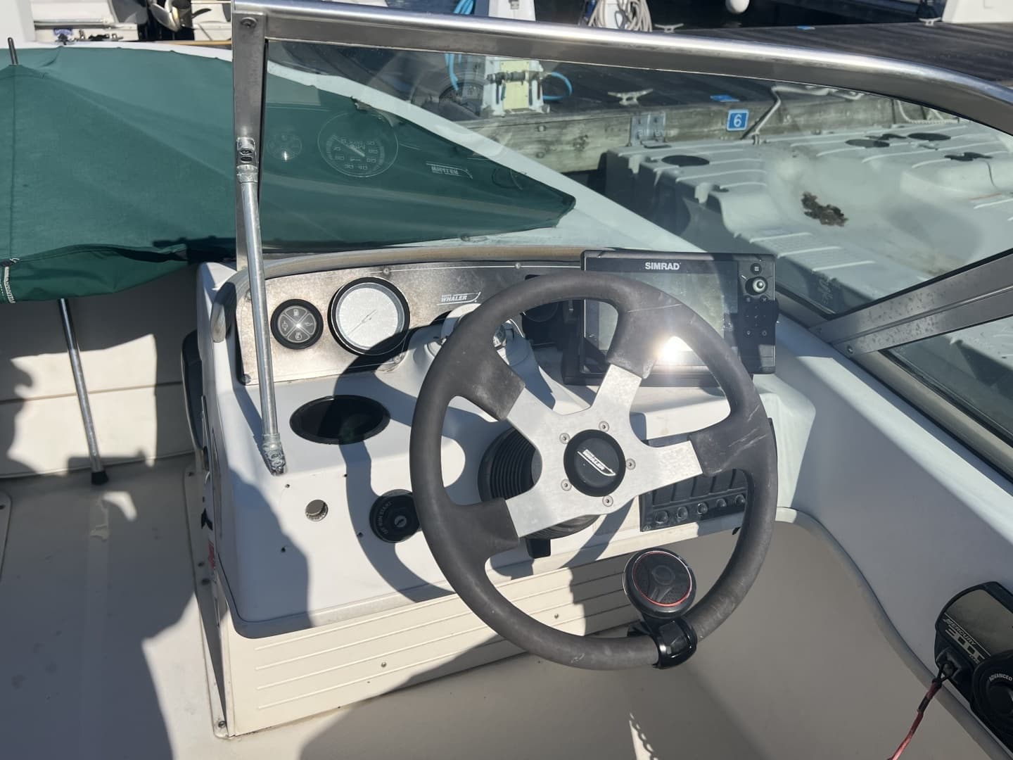 2000 Boston Whaler 18 Ventura Bowrider - Image 8