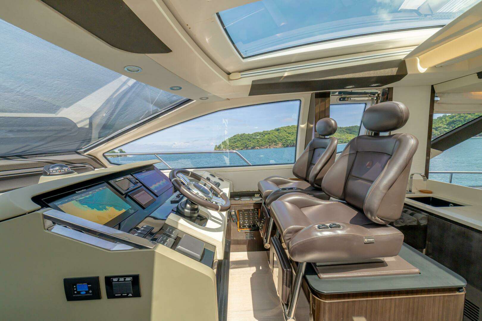 2017 Azimut 77S - Image 23