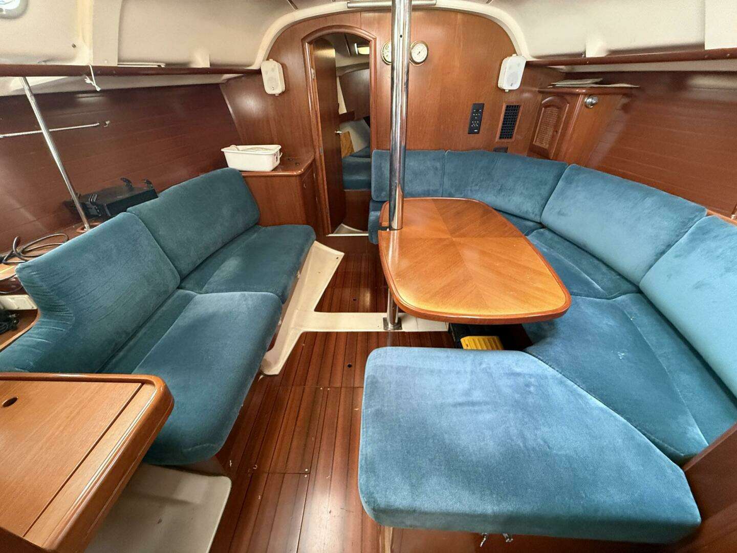 1998 Beneteau OCEANIS 352 - Image 24