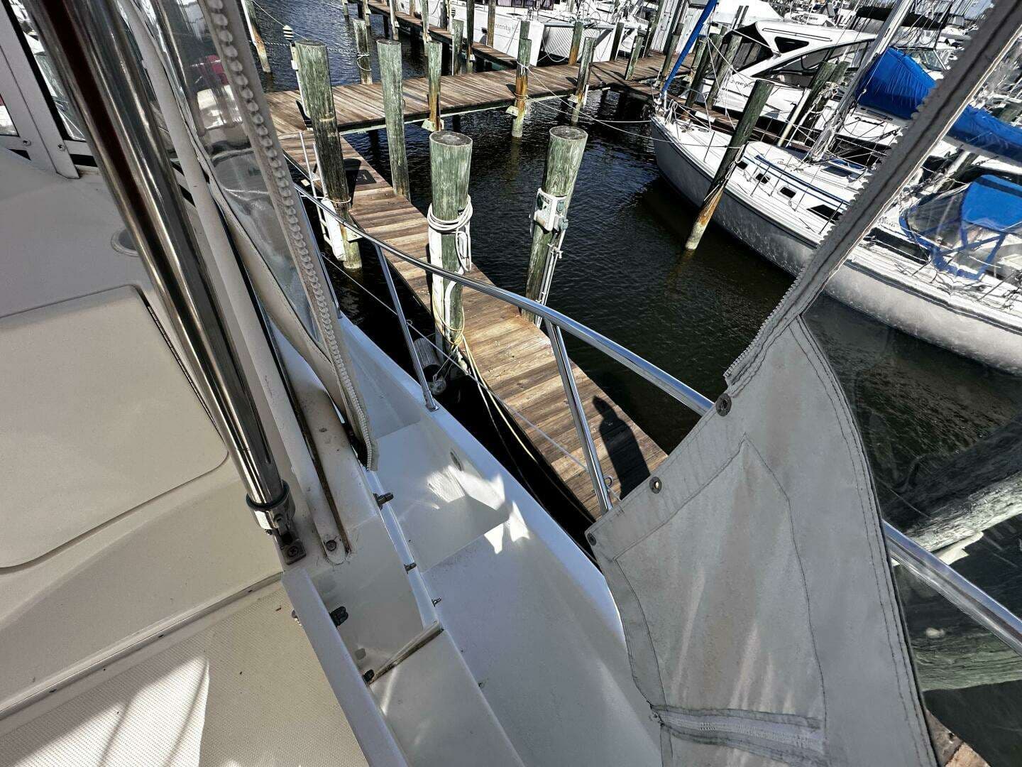 2005 Silverton 35 Motor Yacht - Image 9