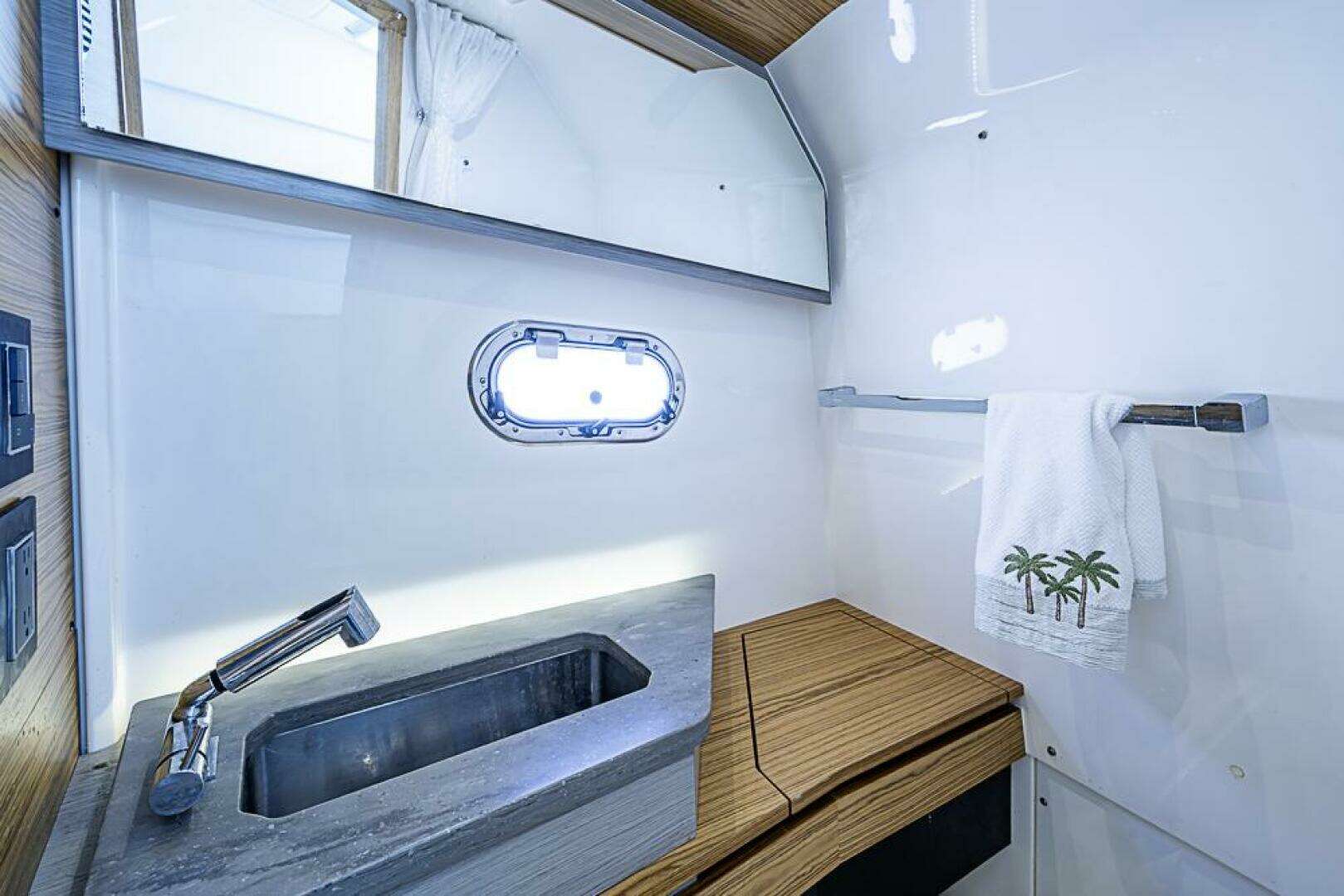 2023 Tiara Yachts 34LS - Image 22