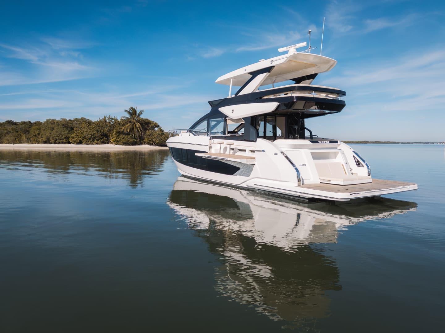 2026 Cruisers Yachts 57 FLY - Image 9