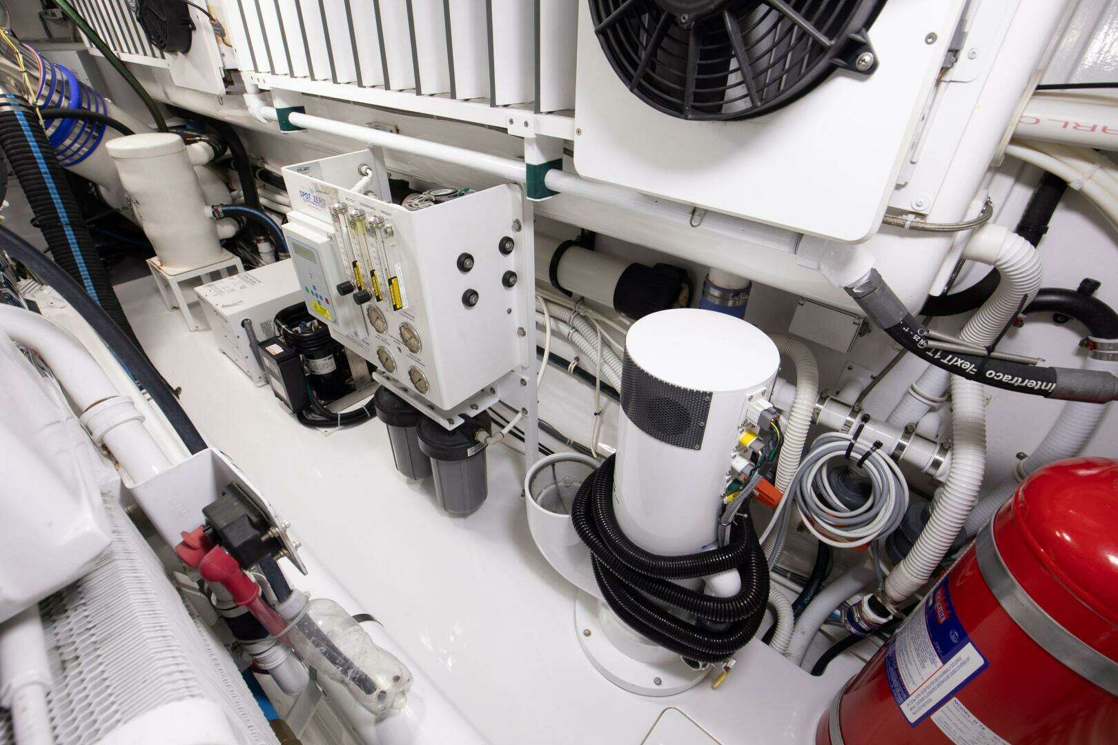 2015 Viking 70 Convertible - Image 28