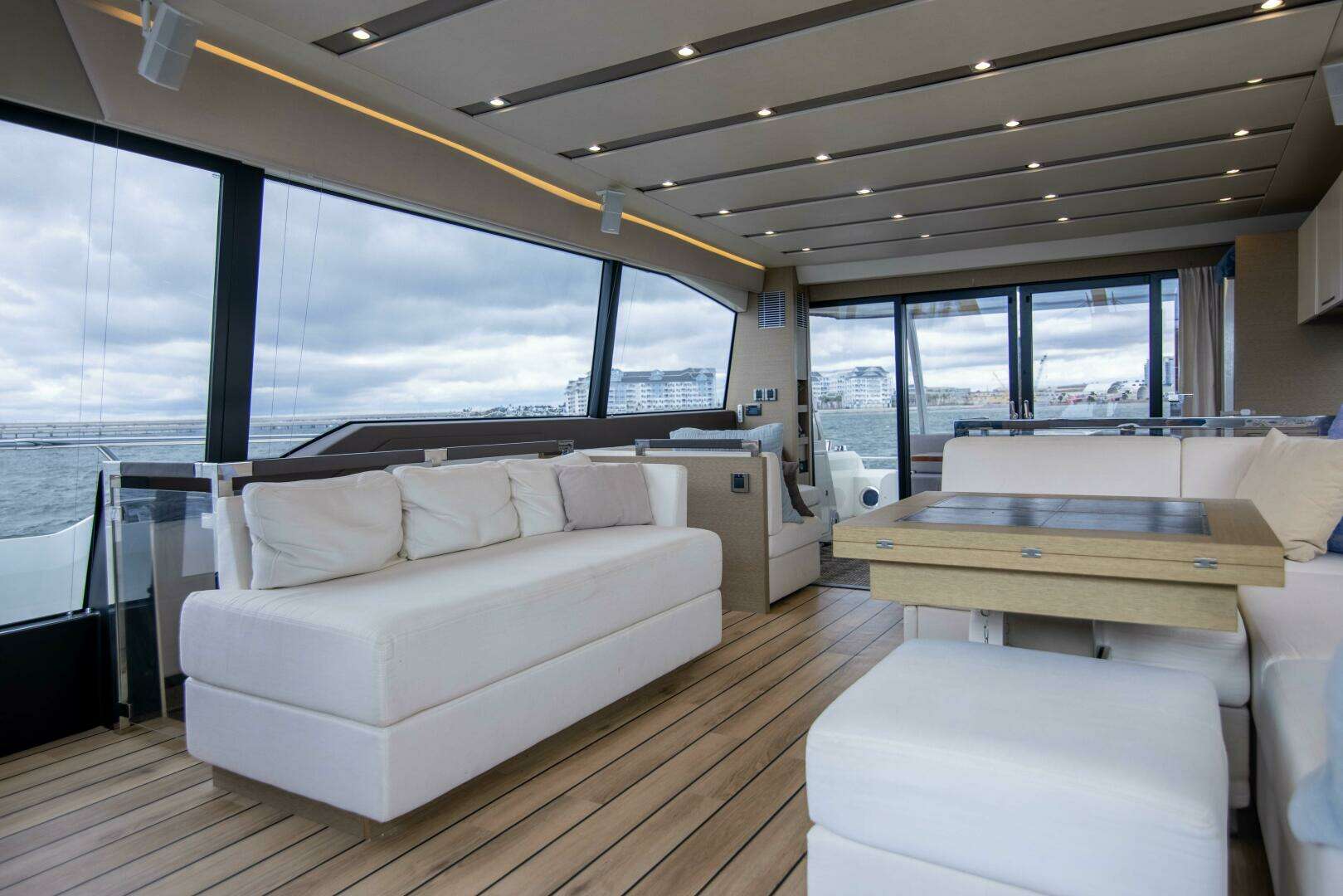 2018 Prestige 680 Flybridge - Image 8