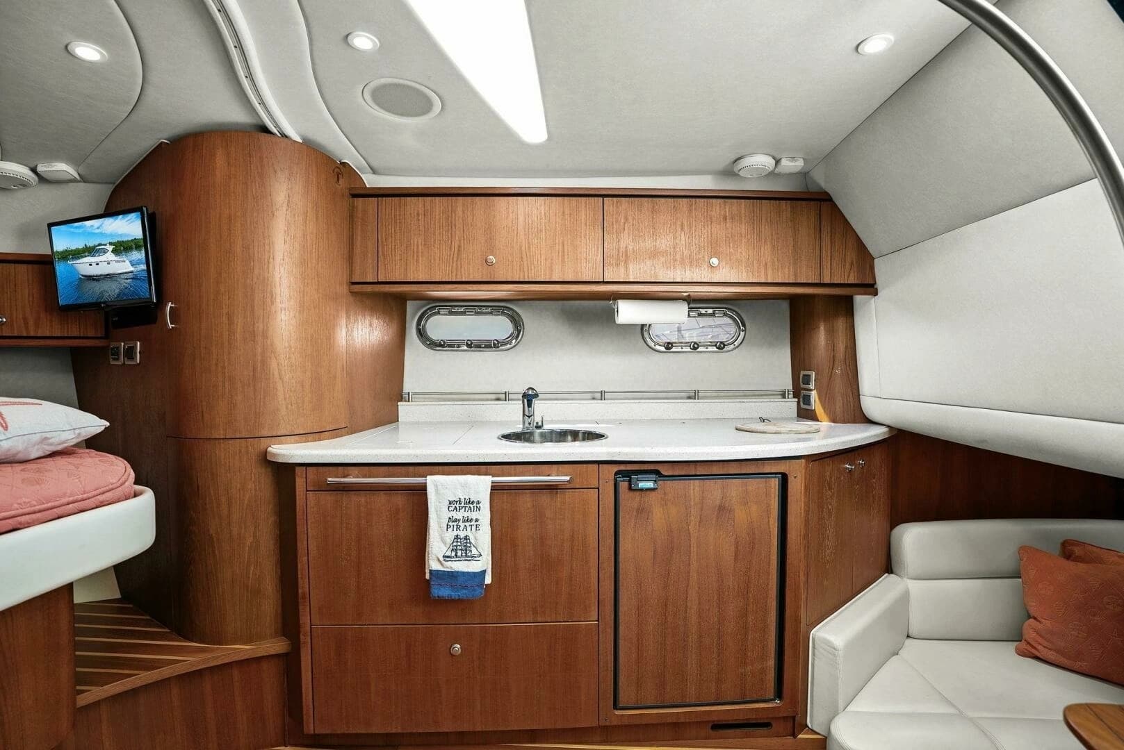 2008 Tiara Yachts 3500 Sovran - Image 4