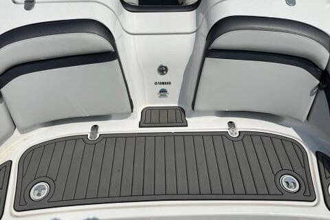 2017 Yamaha Boats AR240 swim platform with cushioned seating and non-slip flooring.