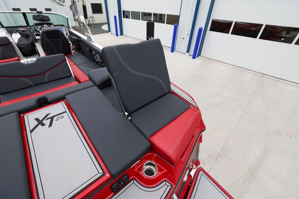 2021 MasterCraft XT25 - 10