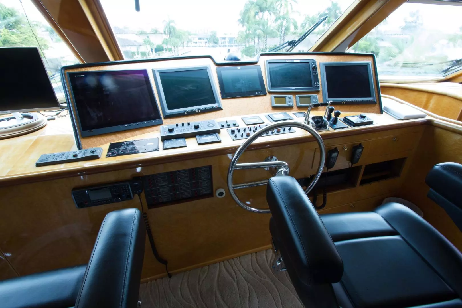 2002 President 100 Motor Yacht - Image 23