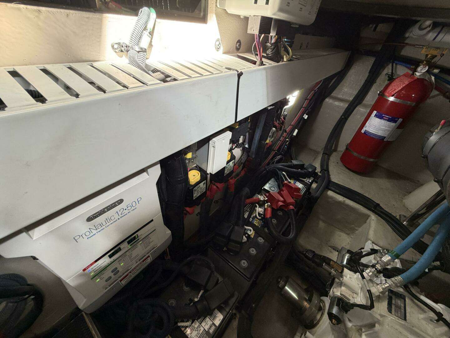2017 Sea Ray 400 Sundancer - Image 37