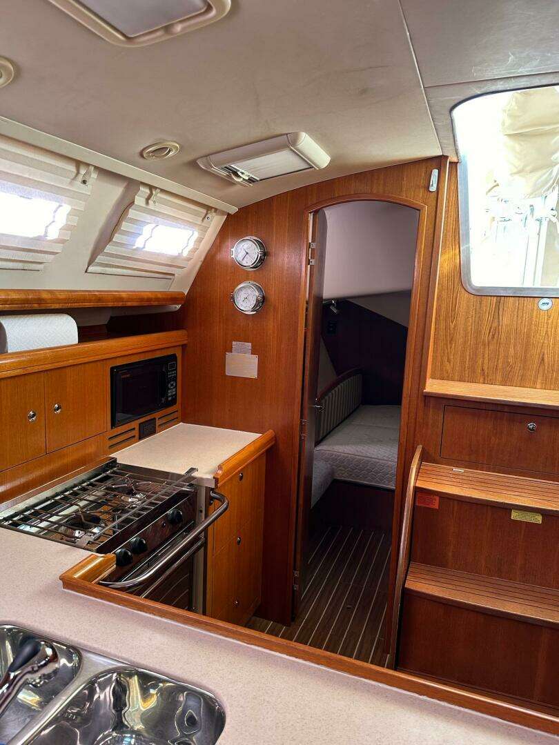 2005 Hunter 38 - Image 20