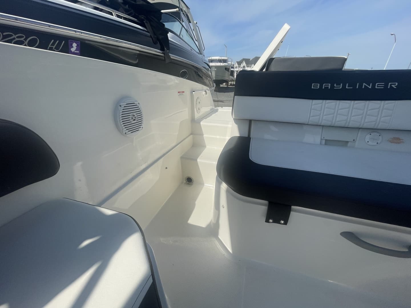2019 Bayliner VR6 Bowrider I/O - Image 9
