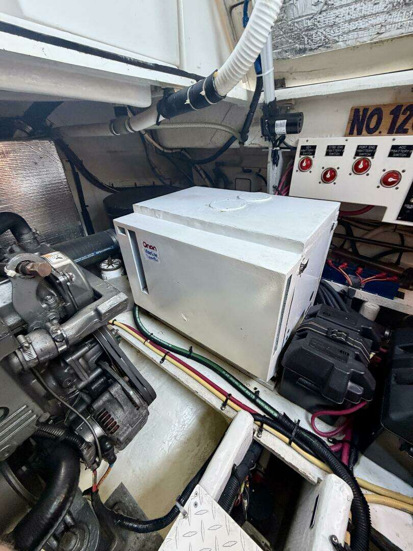 2007 Cruisers Yachts 370 Express - Image 26