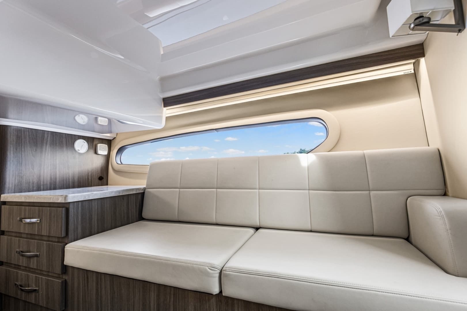 2020 Regal 38 XO - Image 36