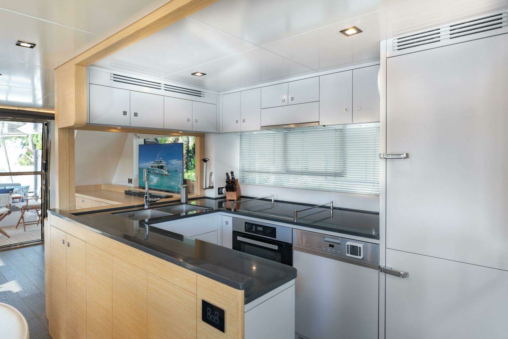 2020 Sirena 64 - Image 9