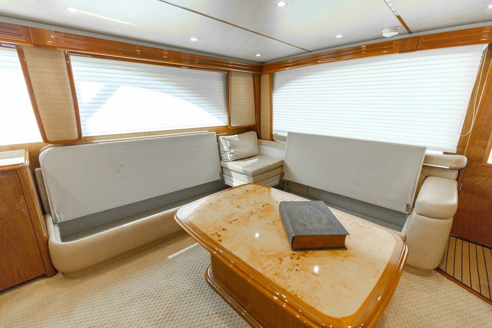 2013 Viking 76 Convertible - Image 10