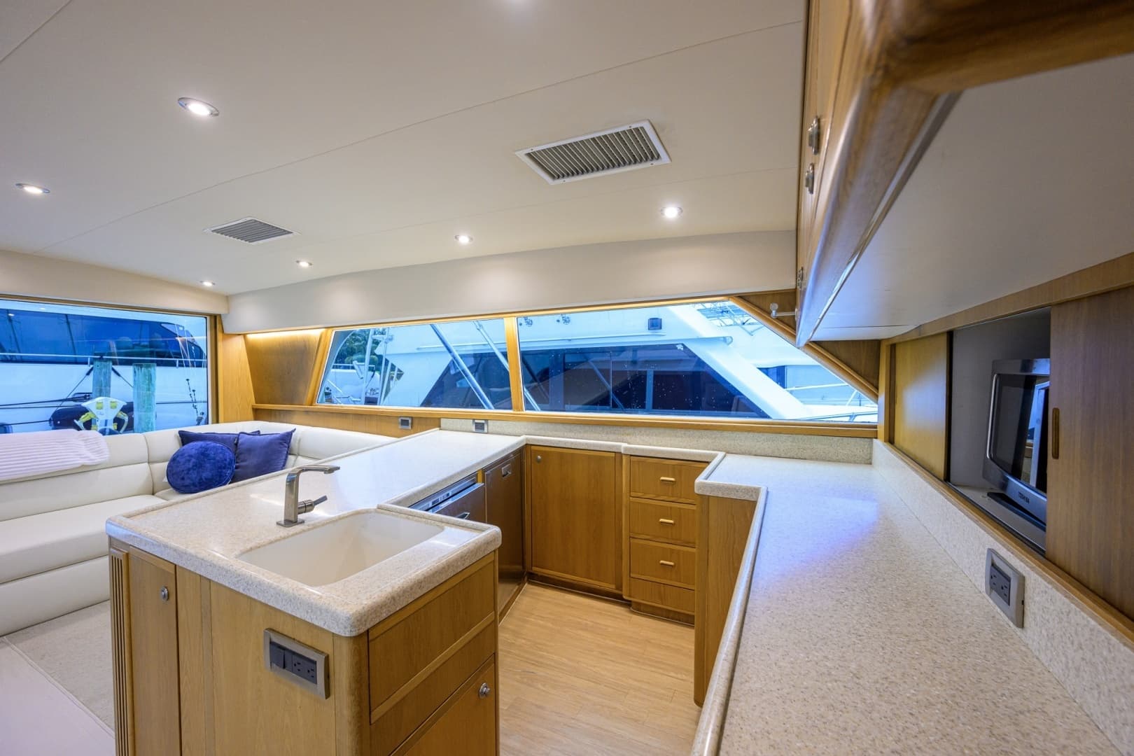 1998 Bertram — - Image 35