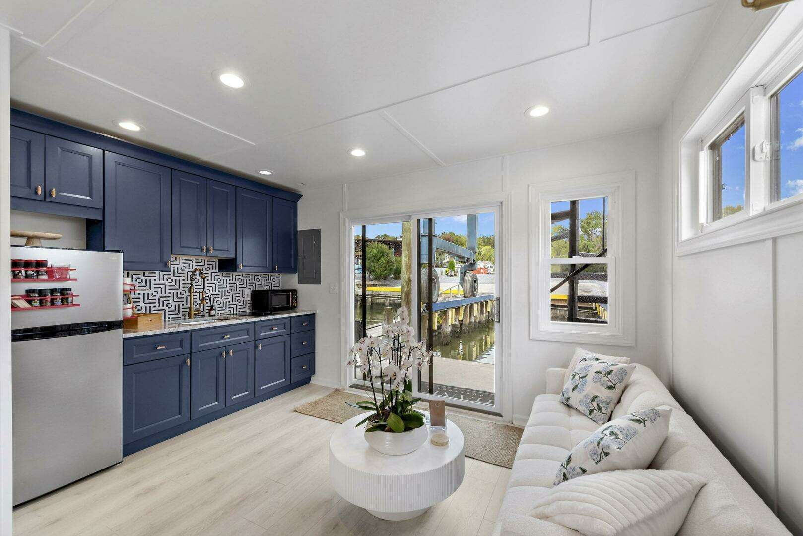 2026 Custom Hanks 26 Houseboat - Image 5
