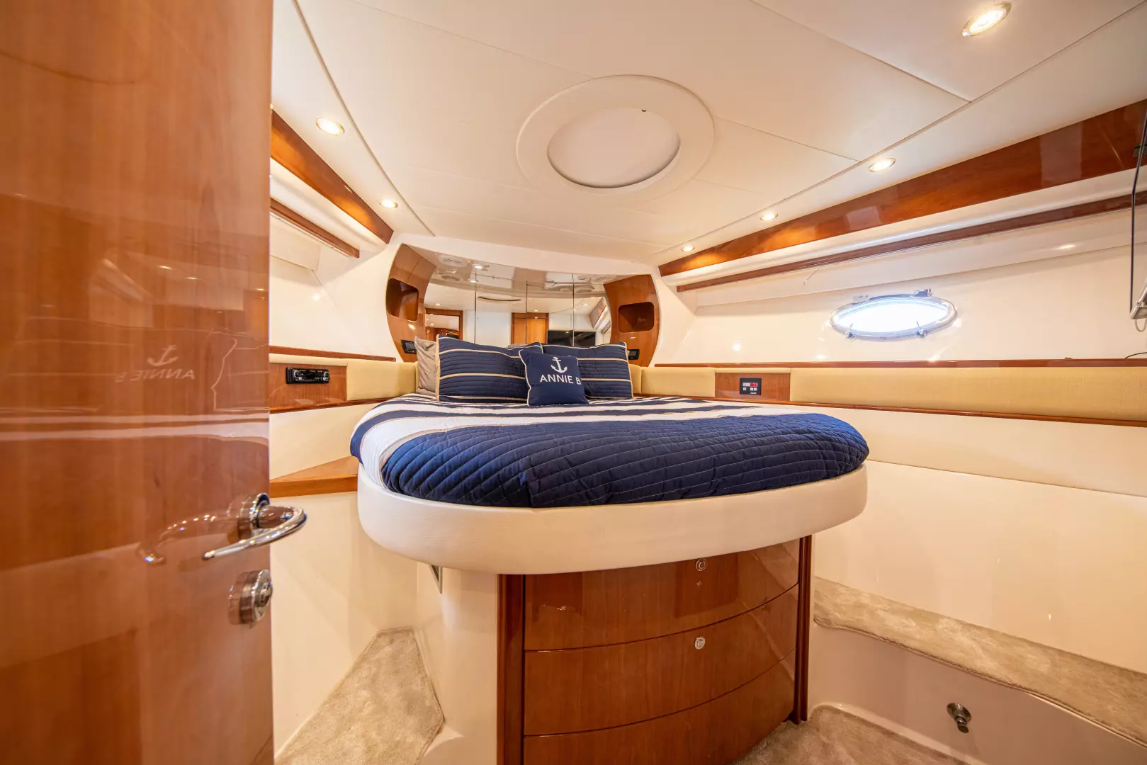 2004 Pershing Express - Image 32