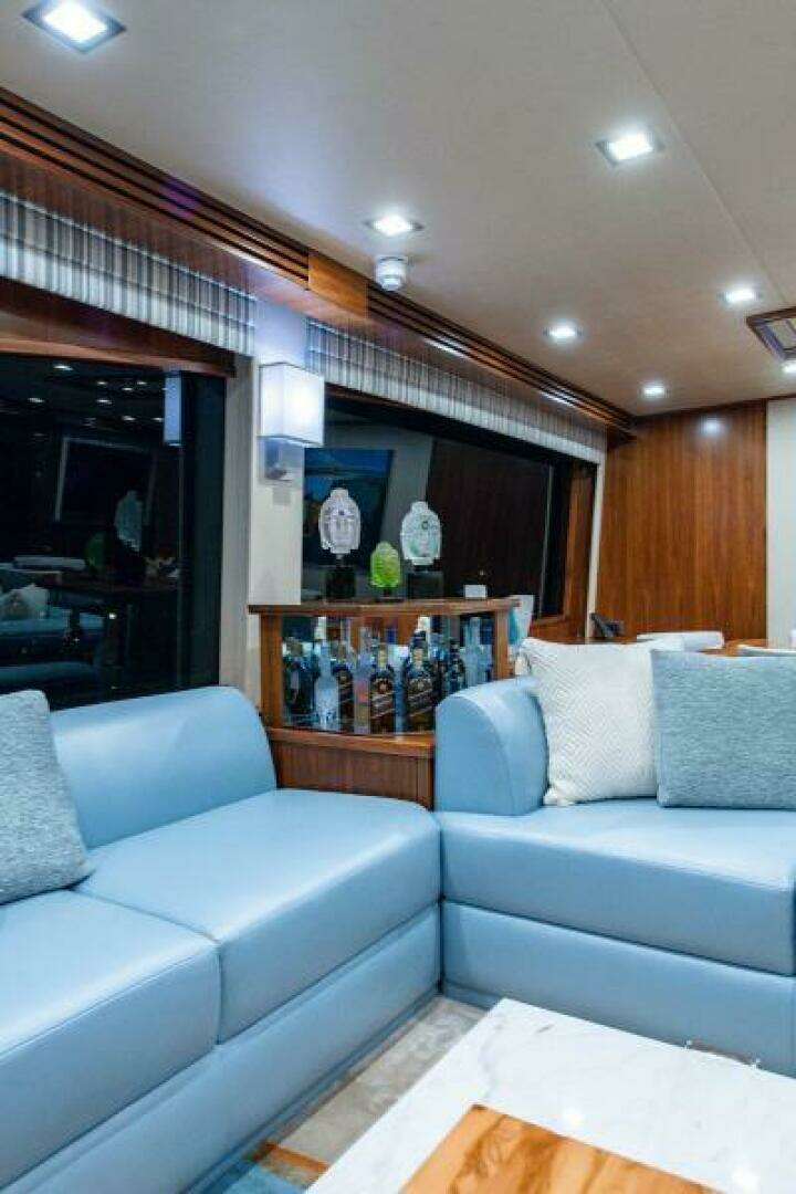 2018 Viking Enclosed Flybridge - Image 7