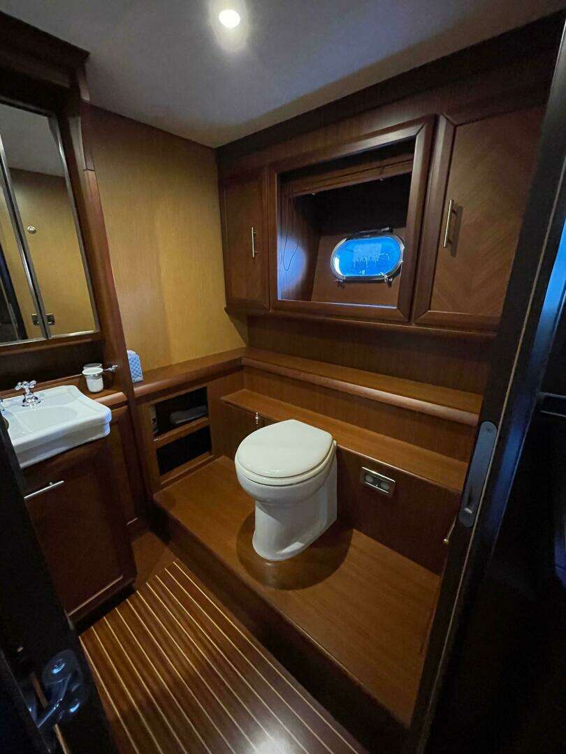 2006 Mochi Craft 74' Dolphin - Image 62