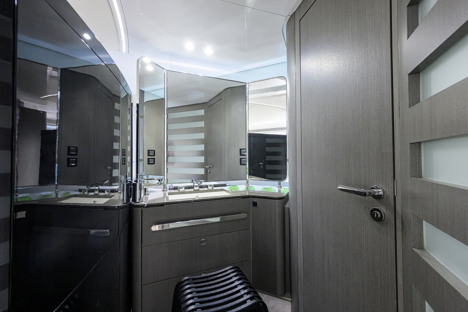 2019 Azimut S7 - Image 98
