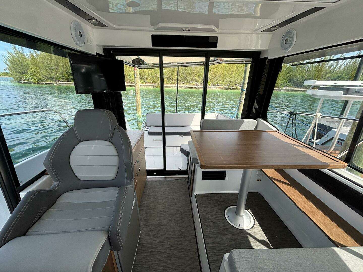 2020 Jeanneau NC895 - Image 2