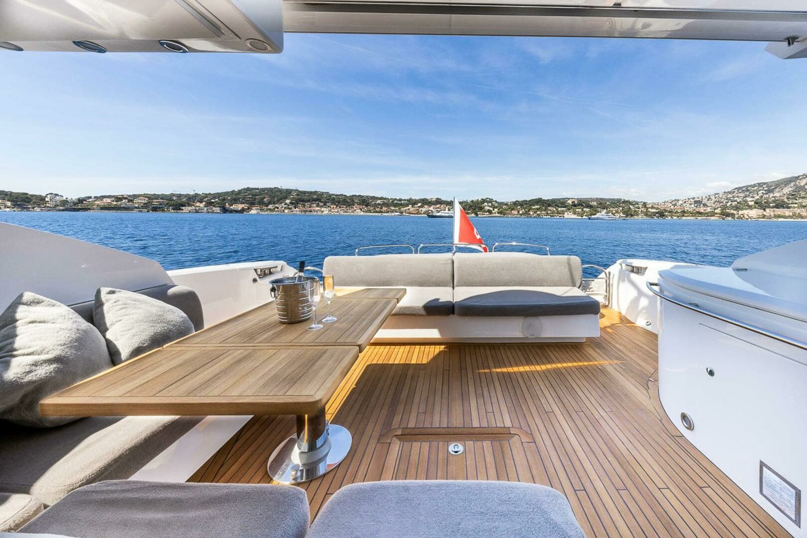2011 Sunseeker PREDATOR 74 - Image 3