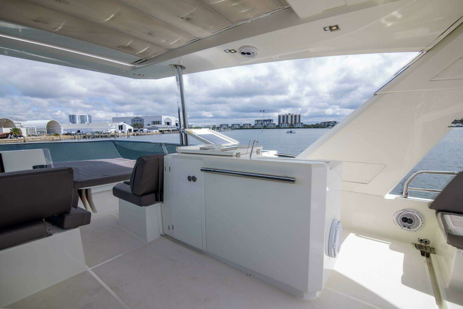 2018 Prestige 680 Flybridge - Image 45