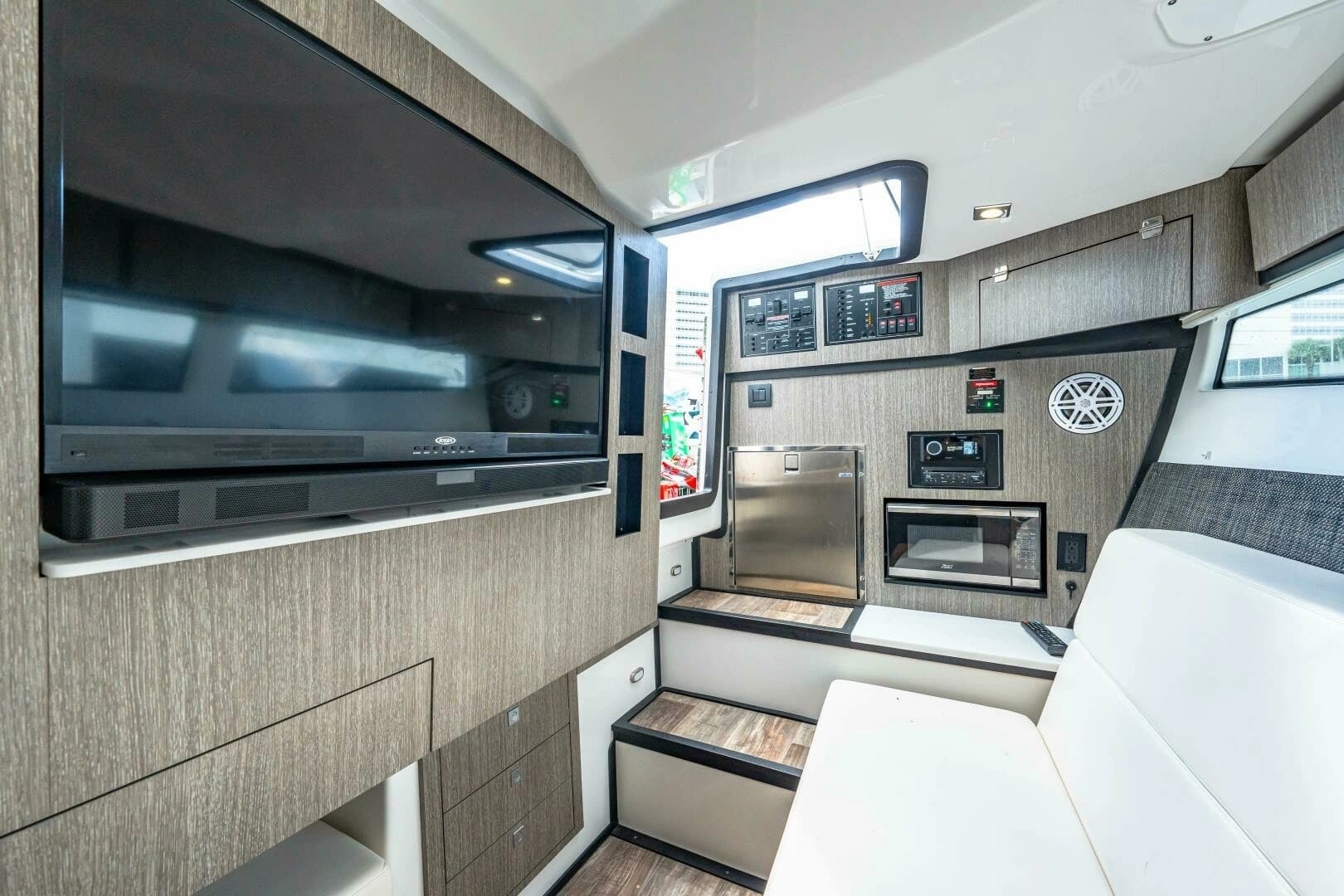 2023 Monterey 385 SS - Image 29