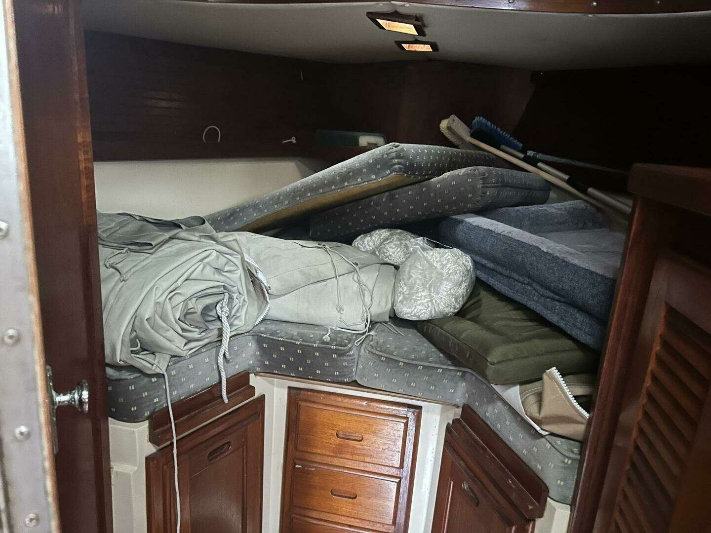 1985 Catalina 36 Tall Rig - Image 44