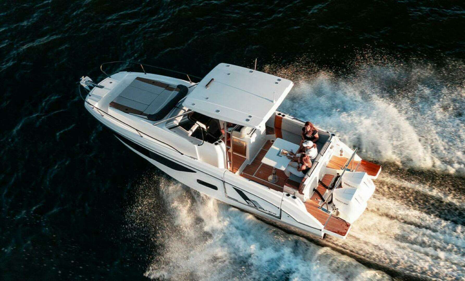 2025 Beneteau Flyer 9 SunDeck - Image 3