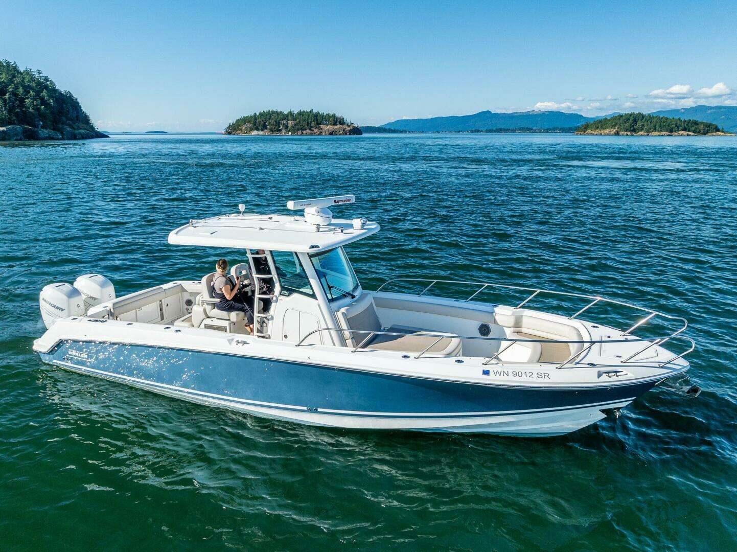 2017 Boston Whaler 330 Outrage - Image 3