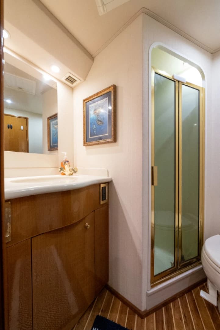 2003 Viking 45 Convertible - Image 32