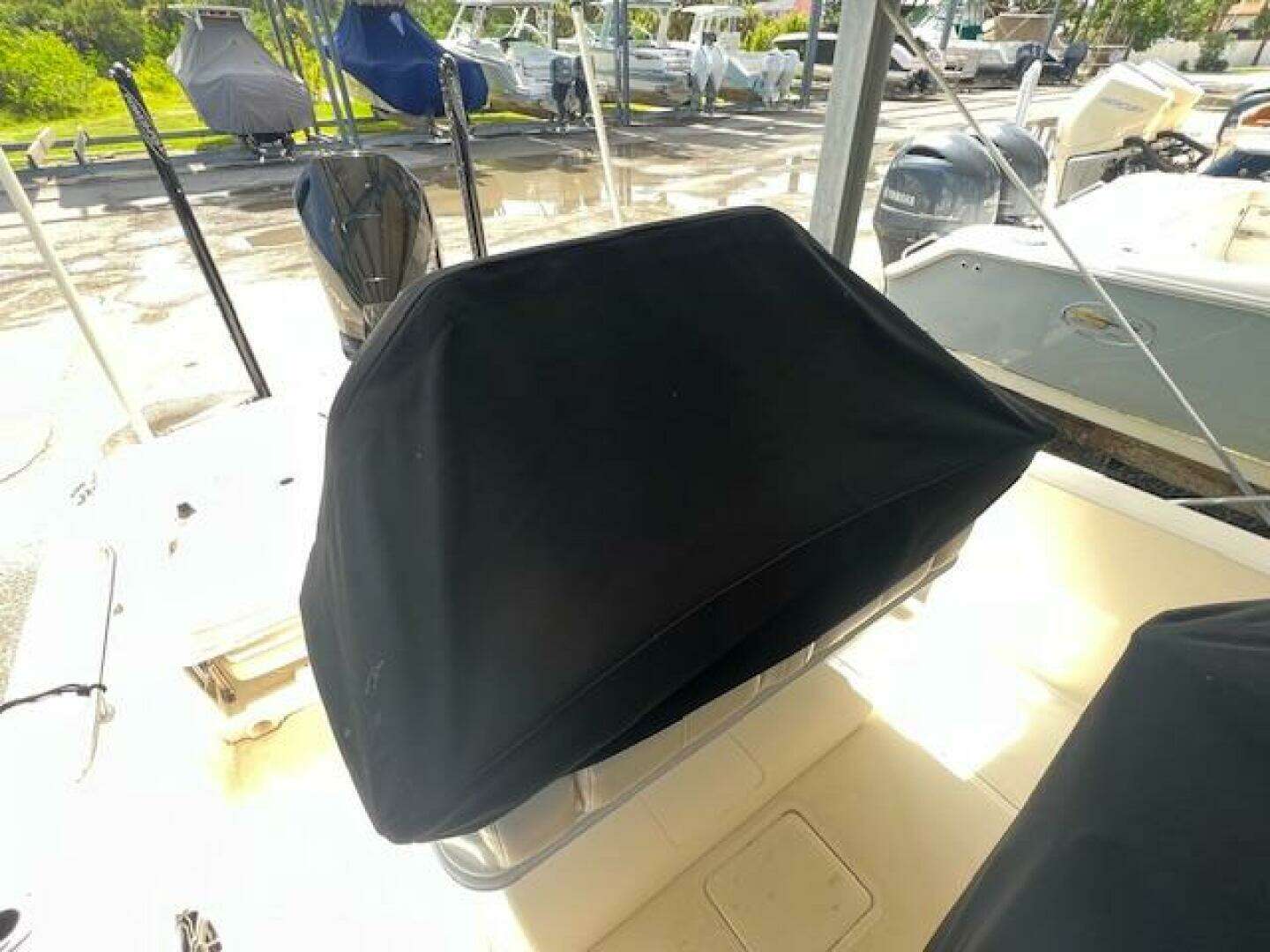 2023 Boston Whaler 250 Dauntless - Image 35