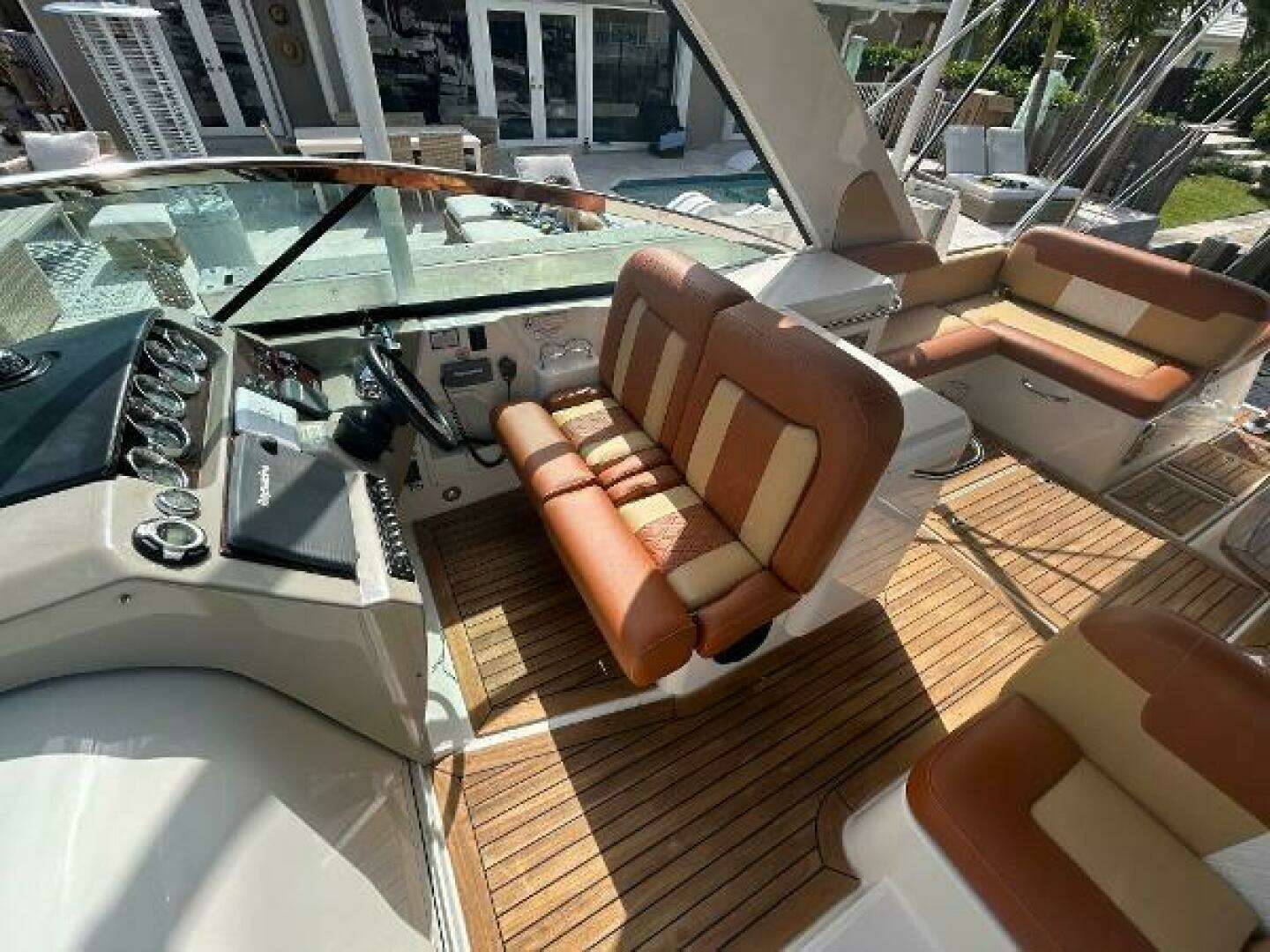 2014 Sea Ray 370 Venture - Image 21