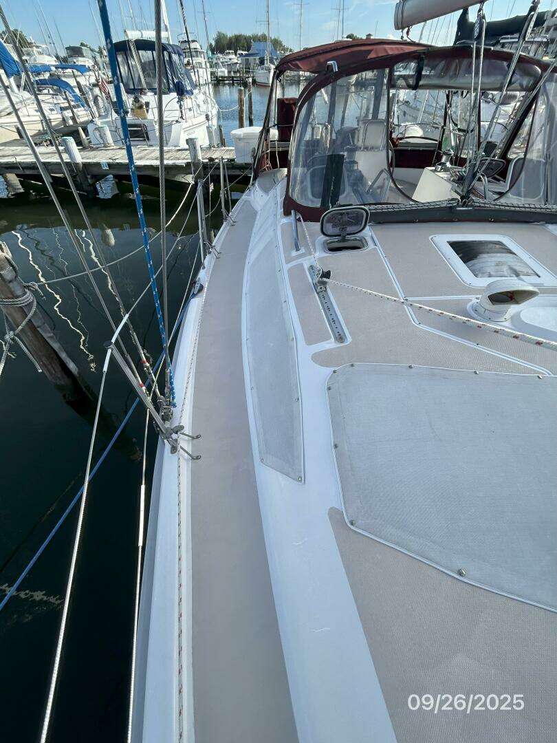 1998 Hunter 376 - Image 14